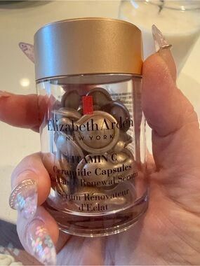 Elizabeth Arden Vitamin C Ceramide Capsules in Jar